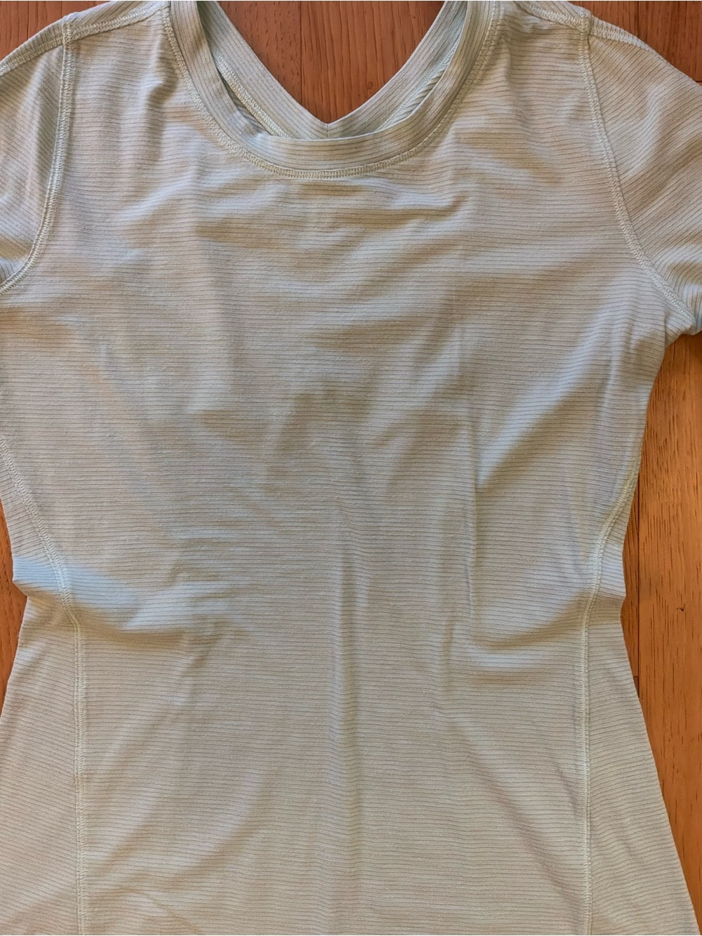 Lululemon Athletics Long-Sleeve V-Neck Top in Pale Sage, Size 4 - Picture 3 of 7